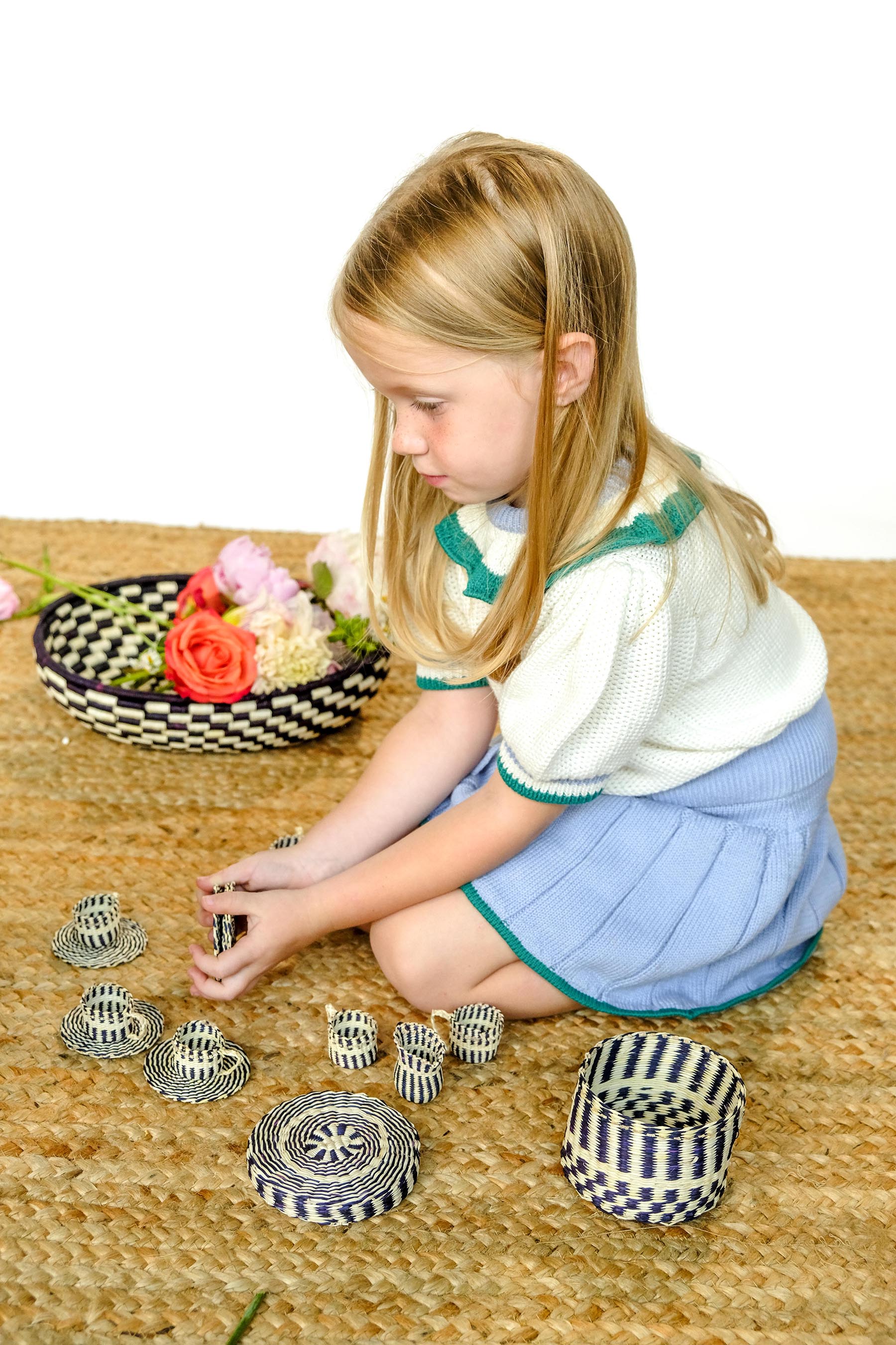 Sticks Black & White Tea Set